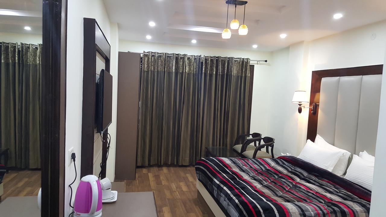 Hotel Kayanat Dalhousie Esterno foto